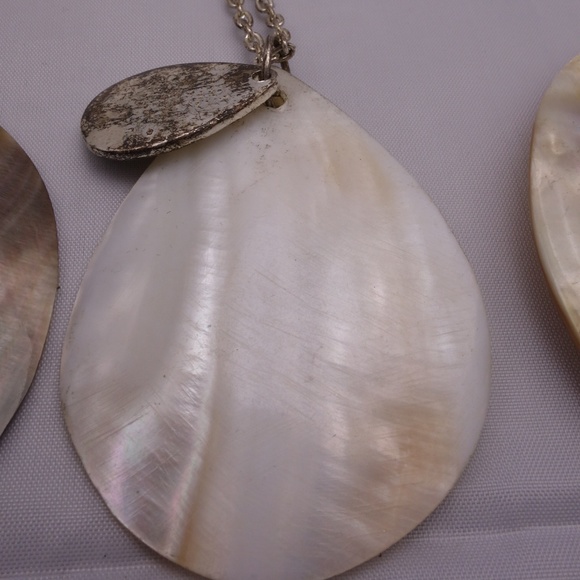 3 Shell Necklaces + 1 Pendant - Picture 5 of 7